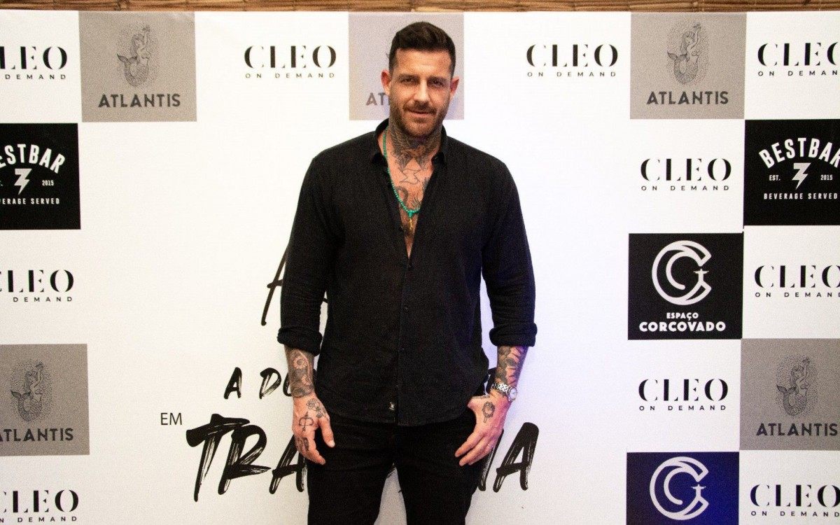 Cleo e o marido prestigiam show da cantora King no Espa&ccedil;o Corcovado, na Zona Sul do Rio, na noite desta sexta-feira