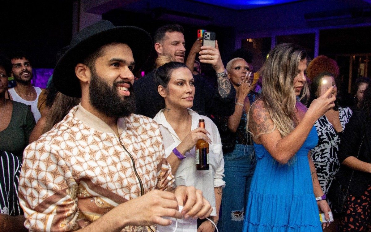 Cleo e o marido prestigiam show da cantora King no Espa&ccedil;o Corcovado, na Zona Sul do Rio, na noite desta sexta-feira