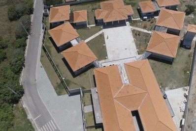 Escola Professor Manoel Juvenal nos ajustes finais para a inauguração no bairro São José em Búzios