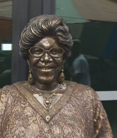 Dona Ivone Lara é homenageada com estátua 