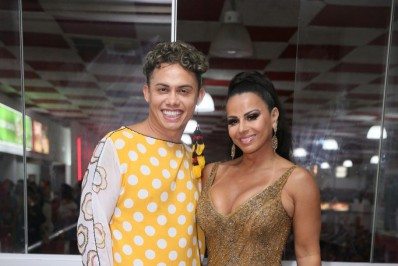 Viviane Araújo recebe Silvero Pereira no Salgueiro