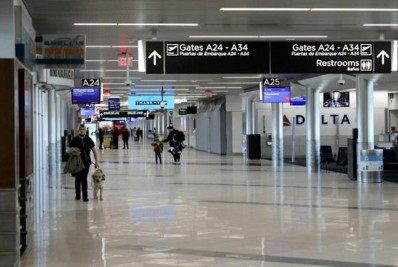 Mais de sete mil voos são cancelados neste fim de semana devido à propagação da variante ômicron