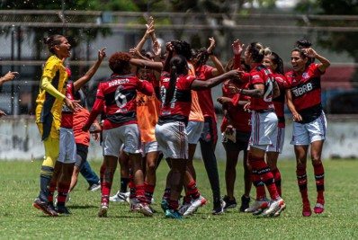 Flamengo goleia o Vasco e vai à final do Carioca feminino