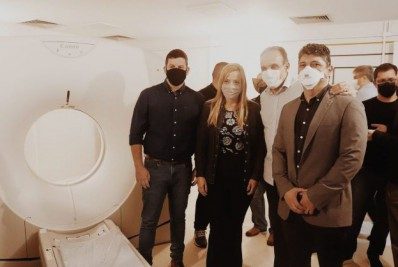 Prefeito Hingo Hammes inaugura tomógrafo do Hospital Municipal Nelson de Sá Earp