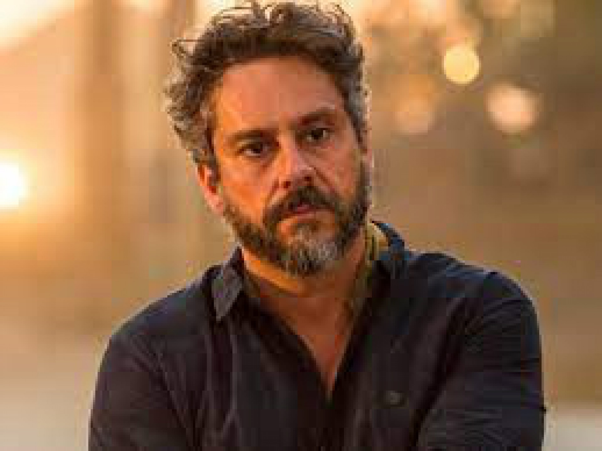 Alexandre Nero provoca o governo em foto sem camisa - Reprodução