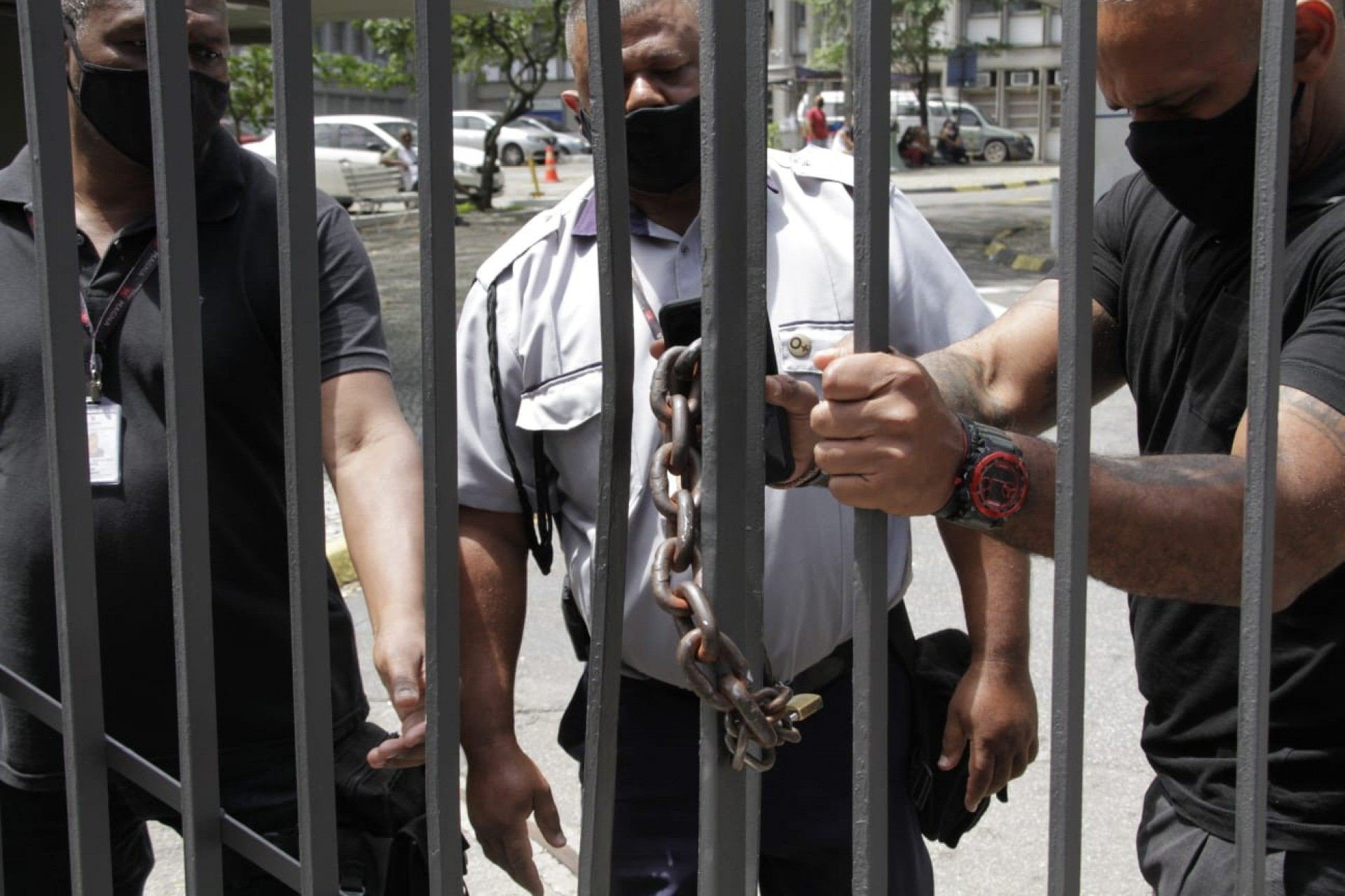 Portões fechados na Uerj para prova do Enem - Marcos Porto / Agência O Dia 