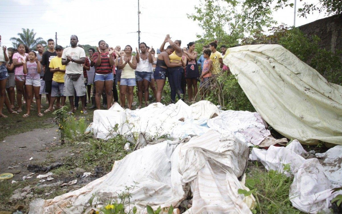 Corpos encontrados em área de mangue no Complexo do Salgueiro - Marcos Porto/Agencia O Dia