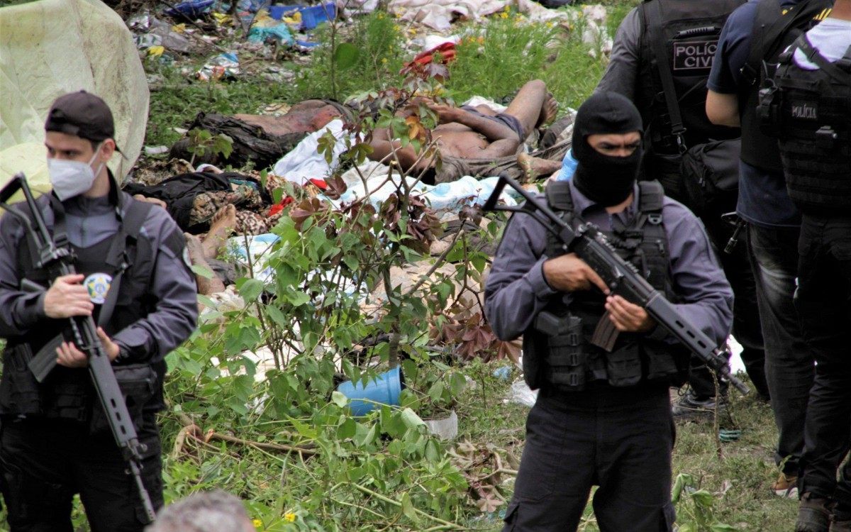Corpos encontrados em &aacute;rea de mangue no Complexo do Salgueiro
