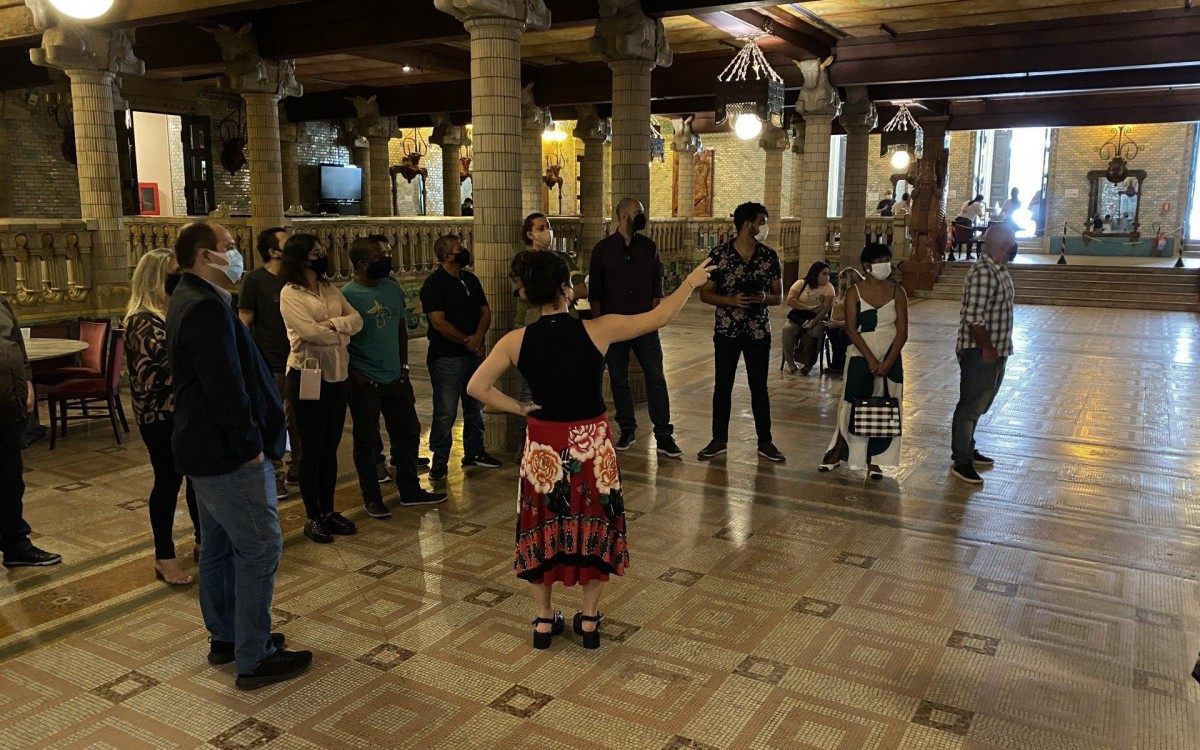 Passeio chama aten&ccedil;&atilde;o para hist&oacute;ria e arquitetura do pr&eacute;dio