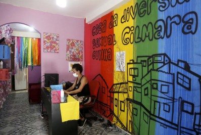 Serviços gratuitos são oferecidos para público LGBTQIA+ no Complexo da Maré 