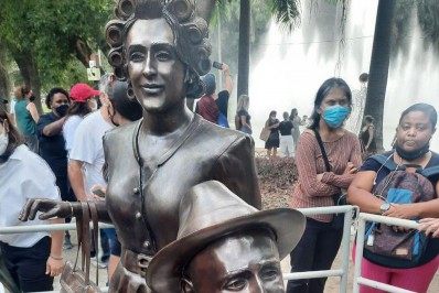 Estátuas em homenagem a Paulo Gustavo são inauguradas em Niterói