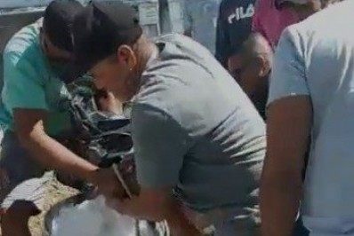 VIDEO: Caixão quebra durante enterro em São Pedro e gera revolta na família