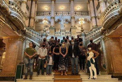 Secretaria de Turismo sela parceria para oferecer visitas gratuitas ao Theatro Municipal