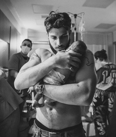 Chay Suede mostra primeiros dia de vida do filho José - Reprodução