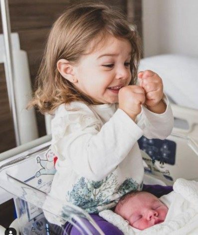 Chay Suede mostra primeiros dia de vida do filho José - Reporter 03