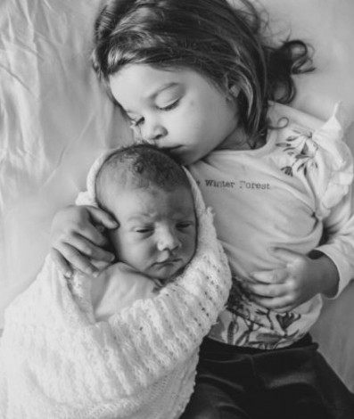 Chay Suede mostra primeiros dia de vida do filho José - Reporter 03