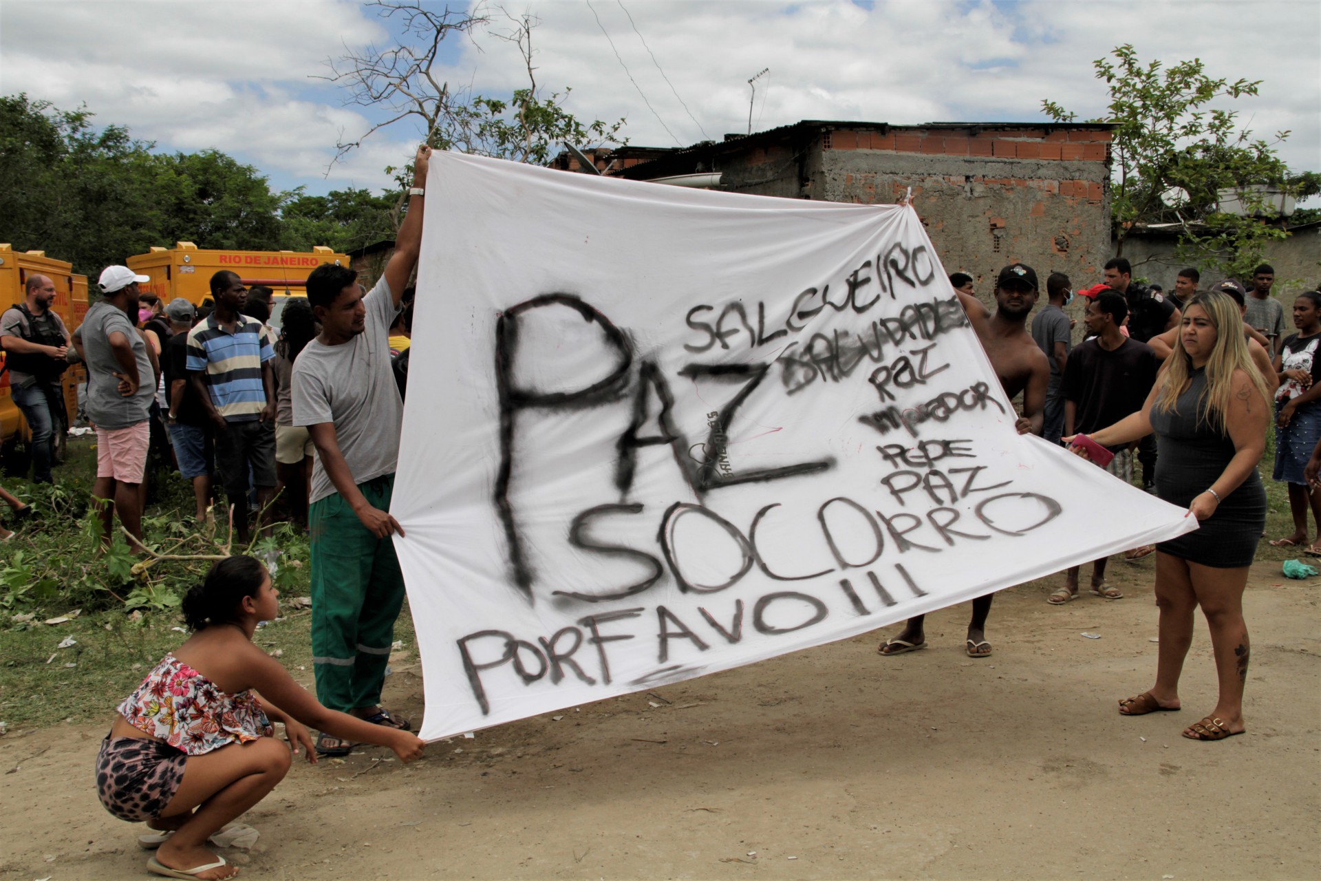 Chacina no Complexo do Salgueiro em São Gonçalo, nesta segunda feira (22). - FOTOS Marcos Porto