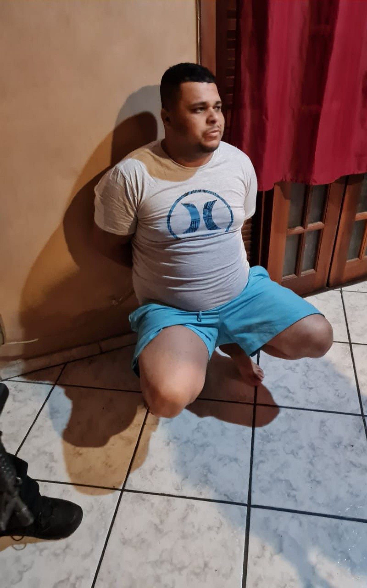 Pol&iacute;cia Civil faz opera&ccedil;&atilde;o para sufocar finan&ccedil;as da mil&iacute;cia do Rio