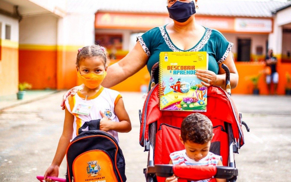 Todos os alunos ganharam uniforme e kit de material escolar