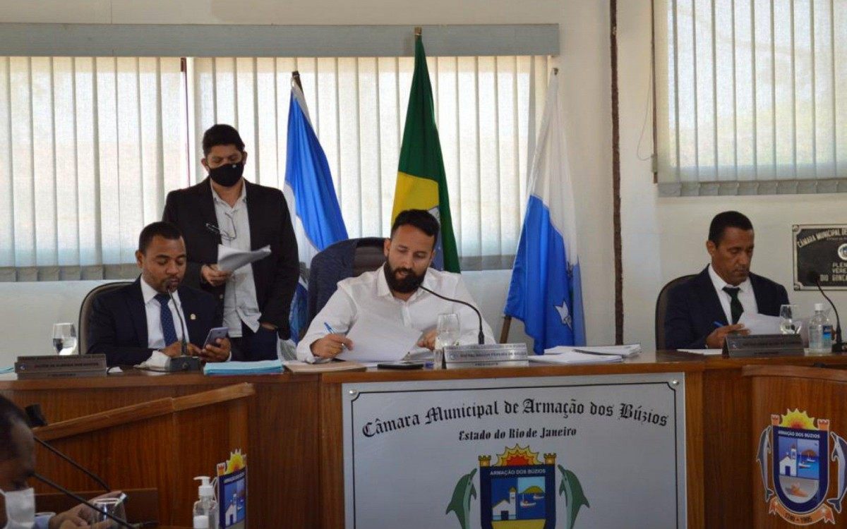 Vereador rafael Aguiar, presidente da C&acirc;mara buziana se disse honrado por estar conduzindo todo processo hist&oacute;rico 