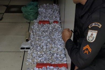 Polícia apreende grande quantidade de drogas no bairro Mosela