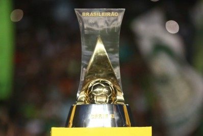 Com pagamentos atrasados, jogadores de gigante da Série A se recusam a treinar