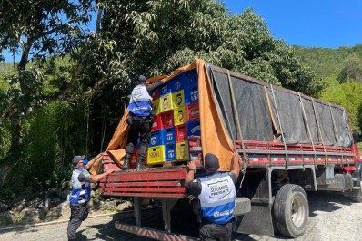 Segurança Presente de Niterói apreendee 240 engradados de cerveja adulterados