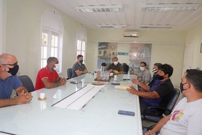 Alexandre Martins recebe vereador e representantes das cooperativas de Van de Búzios