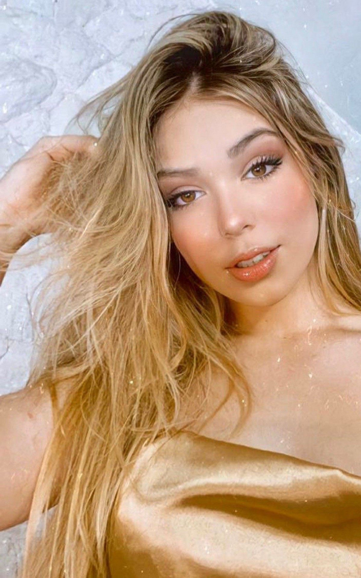 Anitta teceu cr&iacute;ticas sobre as estrat&eacute;gias criadas por Melody para sua carreira e a Mc rebateu