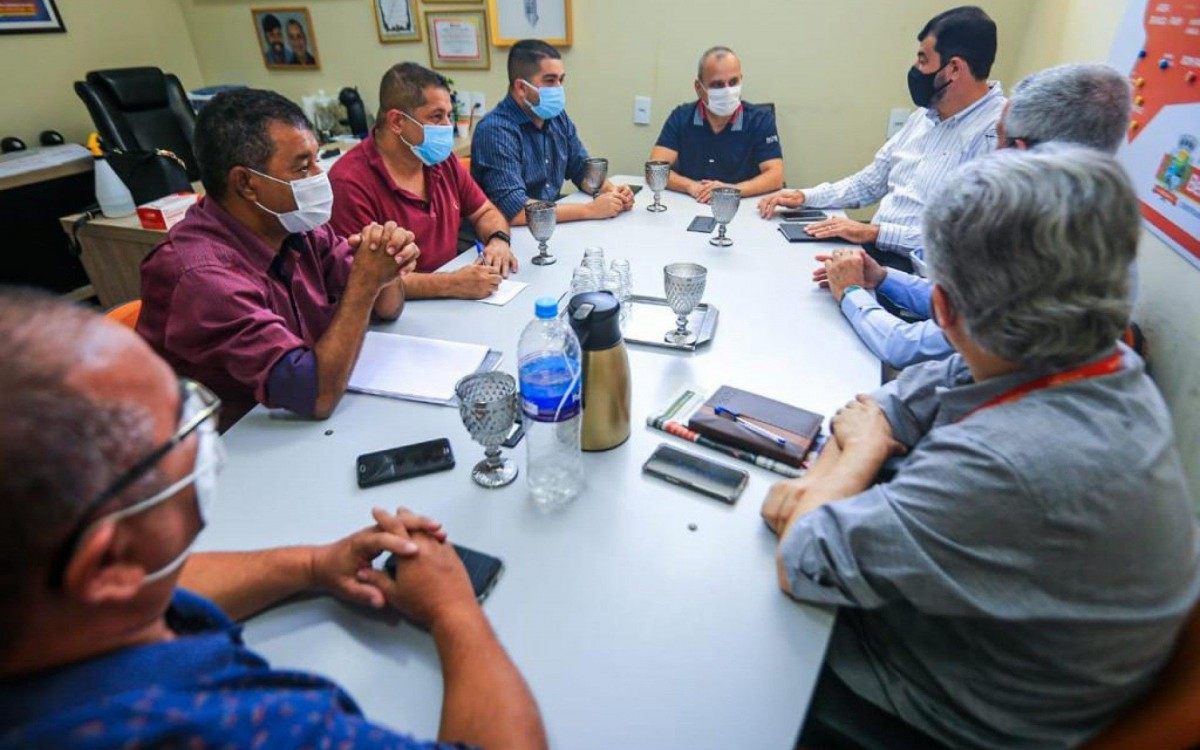 Durante a reuni&atilde;o, o prefeito pediu que a &Aacute;gua do Rio construa mais ETEs