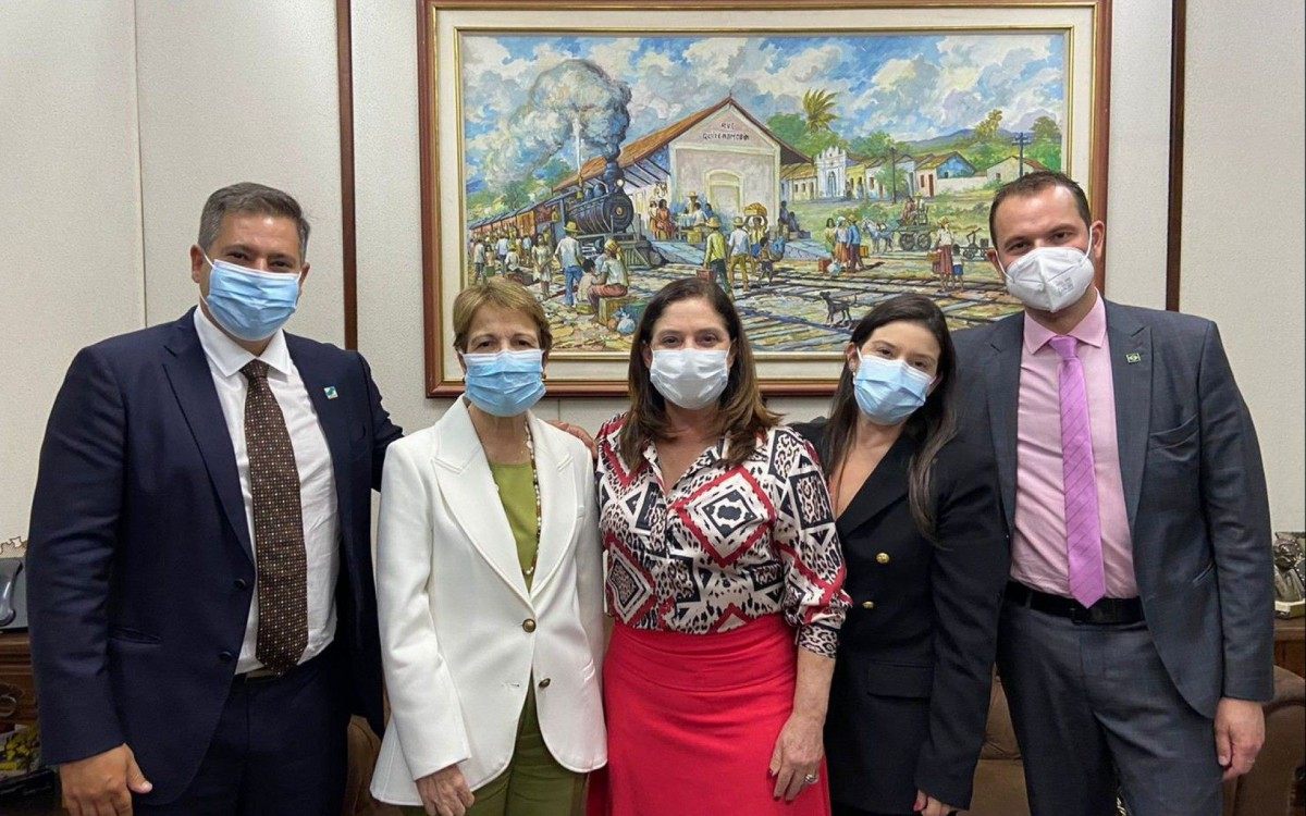 Dr Serginho com Ministra da Agricultura Tereza Cristina, Deputada Soraya Santos, a subsecret&aacute;ria da secti Bianca Santos e o Secret&aacute;rio de Aquicultura e Pesca do Governo Federal, Jorge Seif.