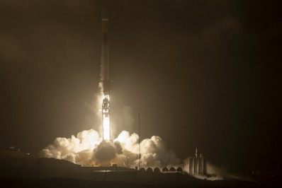 Nasa lança nave espacial para desviar curso de asteroide