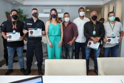 Agentes de Segurança recebem homenagem por salvamento de idosa em incêndio em Saquarema