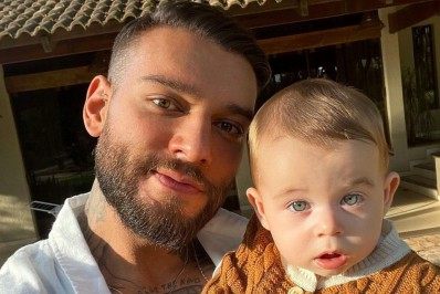 'Sem pincel, sem obra de arte', dispara Lucas Lucco ao publicar fotos com o filho