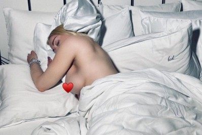 Nua! Madonna compartilha fotos pra lá de sensuais; Veja!  