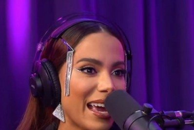 Desapegada! Anitta faz até 'propaganda' de ex-namorados para as amigas