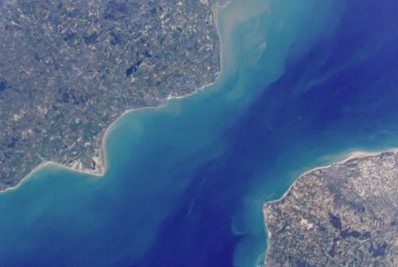 Maior naufrágio de imigrantes da história do Canal da Mancha deixa mais de 30 mortos