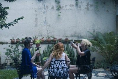 Peça 'A Moscou! Um palimpsesto' é encenada pelos espaços de um casarão