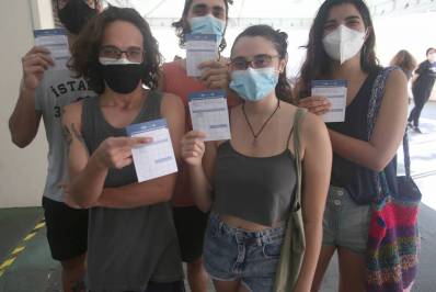 População busca postos diante do aumento dos casos de gripe no Rio