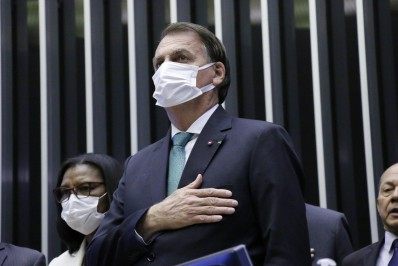 Lista de agraciados com medalha a Bolsonaro inclui Paulo Freire e Papa Francisco