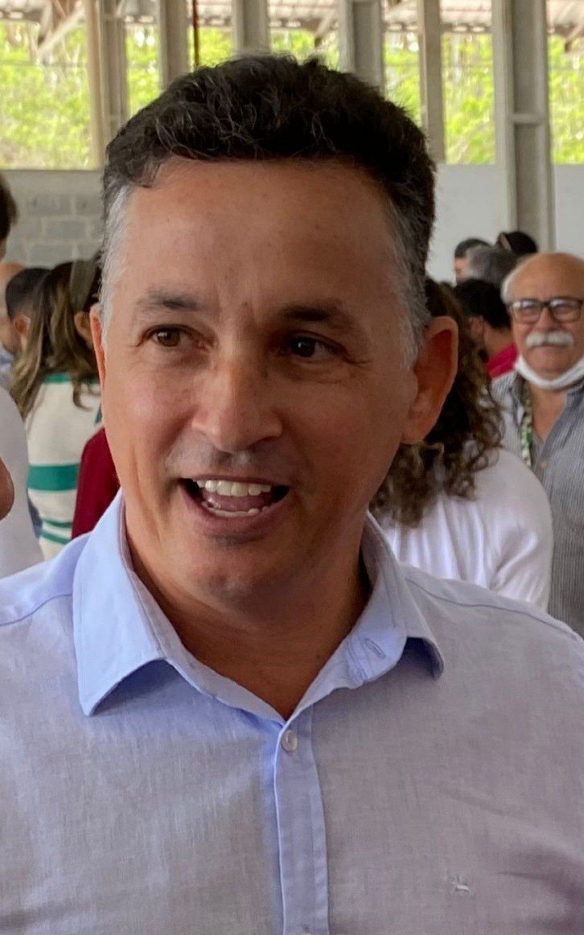 Ex-prefeito Chumbinho deu um escracho em Fábio: "Ele tem que parar de ser garoto propaganda e começar a governar a cidade", disparou.