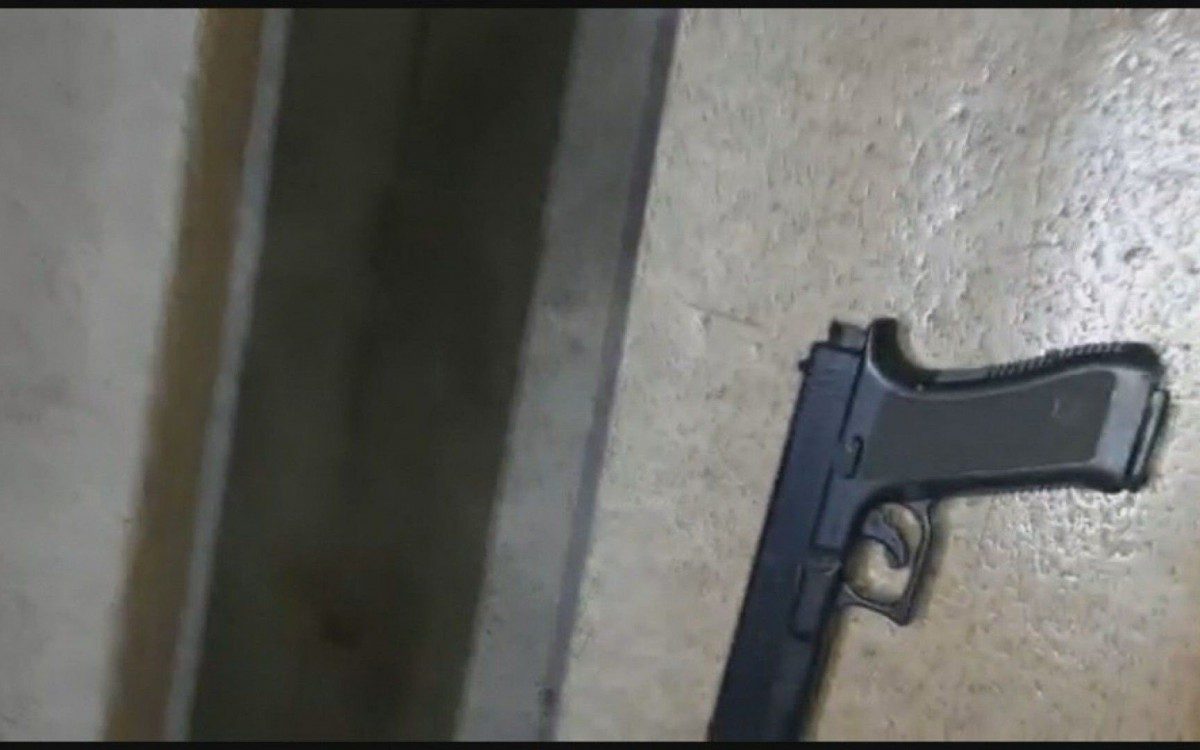 Dois homens foram presos ap&oacute;s assaltos e tiros em trem da SuperVia
