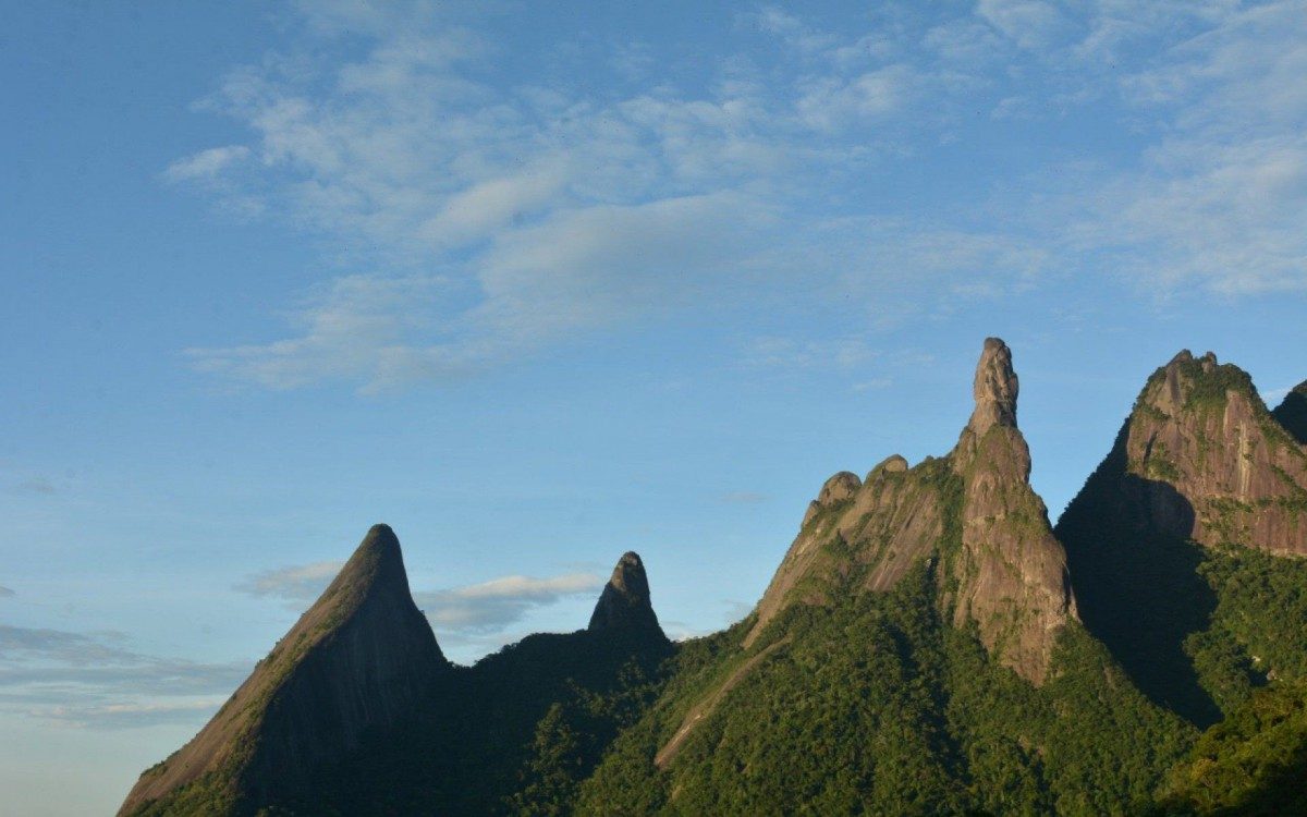 O Dedo de Deus, sÃ­mbolo do montanhismo no Brasil, estÃ¡ em Guapimirim, no Parnaso - Bruno Grosman - Imagem cedida ao O Dia