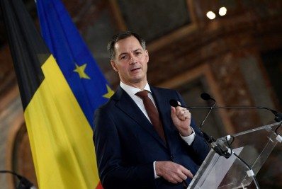 Surto de covid-19 na Bélgica supera as previsões 'mais pessimistas', diz primeiro-ministro