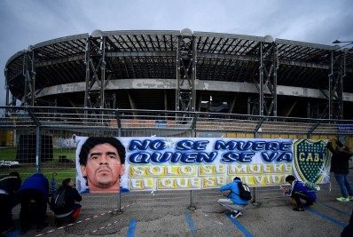 Galeria a céu aberto homenageia Maradona no estádio do Argentinos Juniors