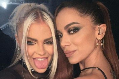 Fotos! Anitta e Luísa Sonza quebram a internet ao posar juntas com looks poderosos