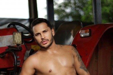 Após lipo, marido de Carlinhos Maia brinca: 'Tanquinho está aqui, traz suas roupas'