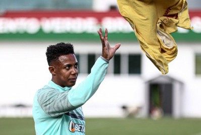 Volante do Fluminense destaca retomada e nega que tenha ficado abalado com críticas da torcida