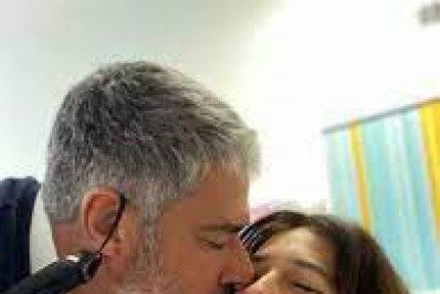 Natasha Dantas recebe apoio do marido, William Bonner após cirurgia