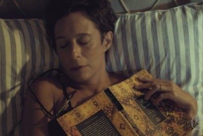 Público se espanta com cena de masturbação feminina em novela